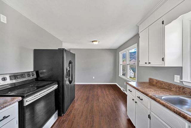 1378 Craig Robertson RD, Roanoke, VA 24014