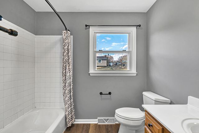 1378 Craig Robertson RD, Roanoke, VA 24014