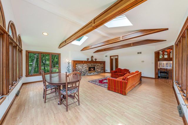 W270S3575 OAK KNOLL DRIVE, Waukesha, WI 53189