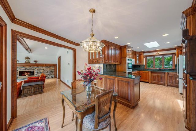 W270S3575 OAK KNOLL DRIVE, Waukesha, WI 53189
