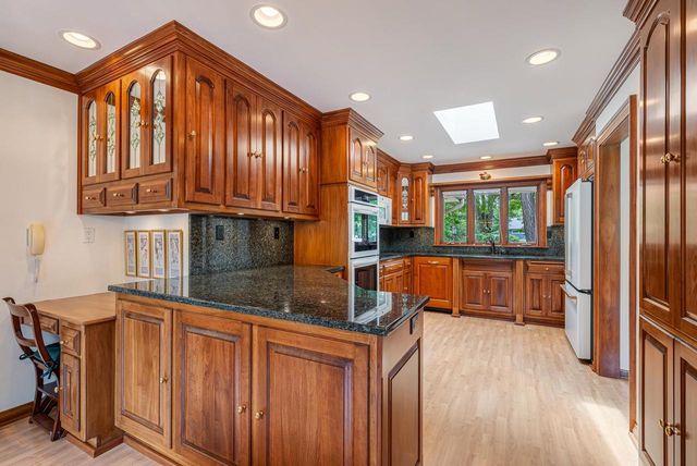 W270S3575 OAK KNOLL DRIVE, Waukesha, WI 53189