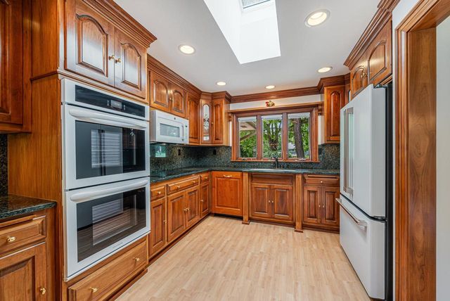 W270S3575 OAK KNOLL DRIVE, Waukesha, WI 53189