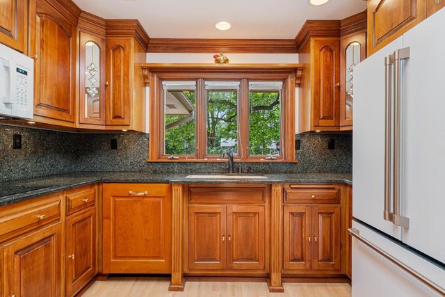 W270S3575 OAK KNOLL DRIVE, Waukesha, WI 53189