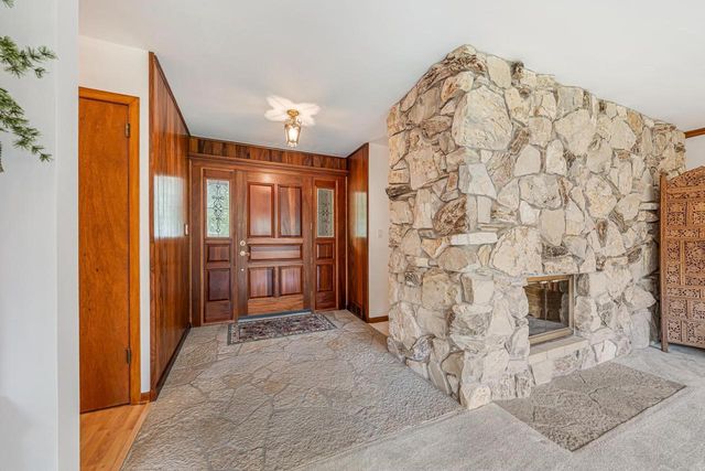W270S3575 OAK KNOLL DRIVE, Waukesha, WI 53189