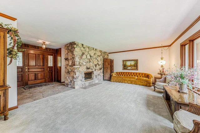 W270S3575 OAK KNOLL DRIVE, Waukesha, WI 53189