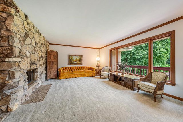 W270S3575 OAK KNOLL DRIVE, Waukesha, WI 53189