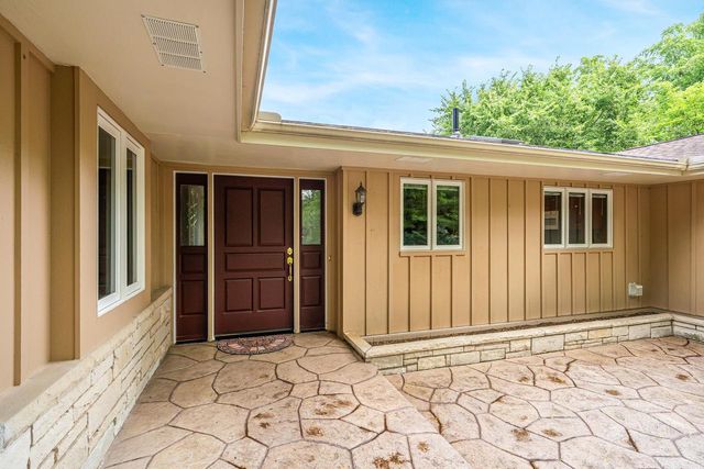 W270S3575 OAK KNOLL DRIVE, Waukesha, WI 53189