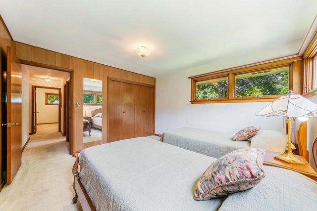 W270S3575 OAK KNOLL DRIVE, Waukesha, WI 53189