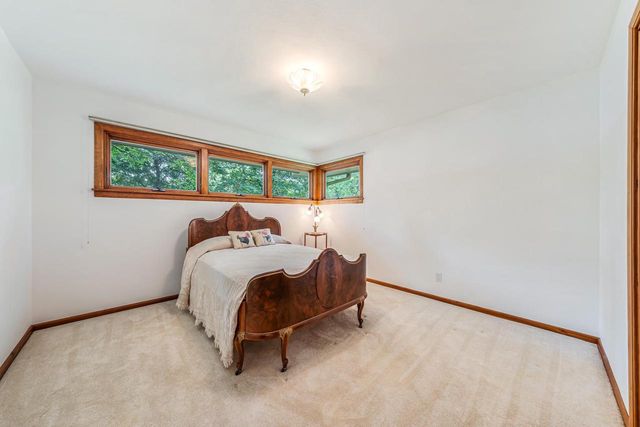 W270S3575 OAK KNOLL DRIVE, Waukesha, WI 53189
