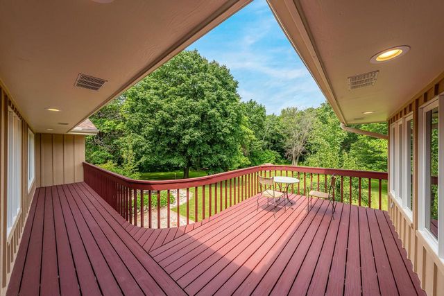 W270S3575 OAK KNOLL DRIVE, Waukesha, WI 53189