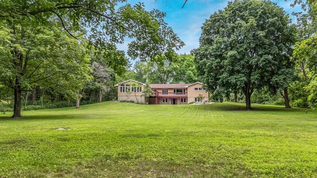 W270S3575 OAK KNOLL DRIVE, Waukesha, WI 53189