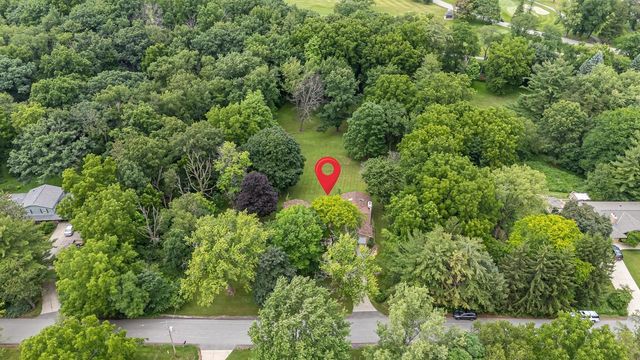 W270S3575 OAK KNOLL DRIVE, Waukesha, WI 53189