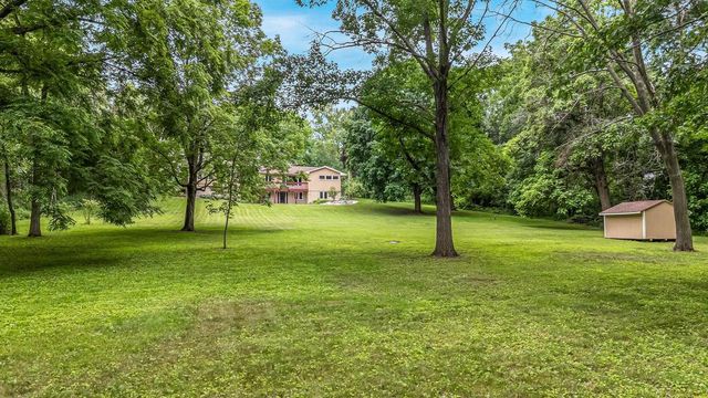 W270S3575 OAK KNOLL DRIVE, Waukesha, WI 53189