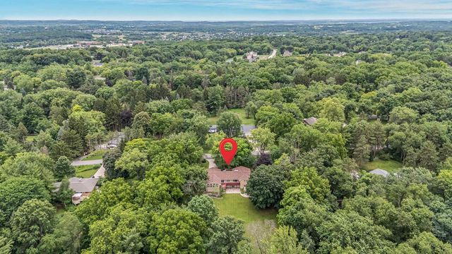 W270S3575 OAK KNOLL DRIVE, Waukesha, WI 53189