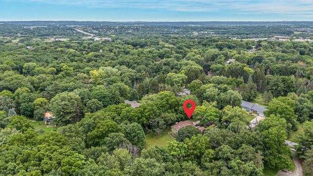 W270S3575 OAK KNOLL DRIVE, Waukesha, WI 53189