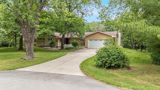 W270S3575 OAK KNOLL DRIVE, Waukesha, WI 53189
