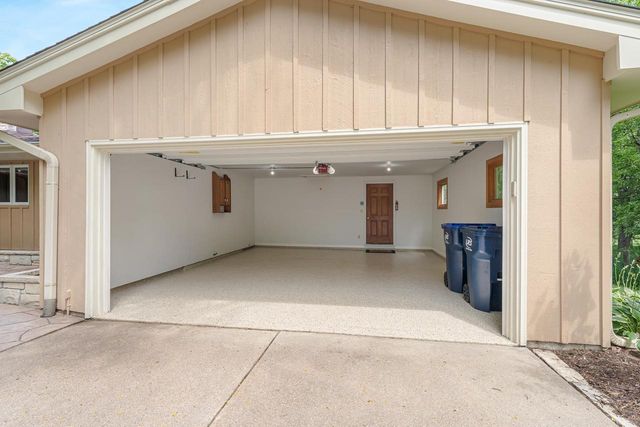 W270S3575 OAK KNOLL DRIVE, Waukesha, WI 53189