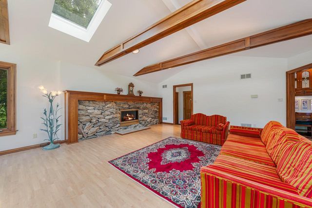 W270S3575 OAK KNOLL DRIVE, Waukesha, WI 53189