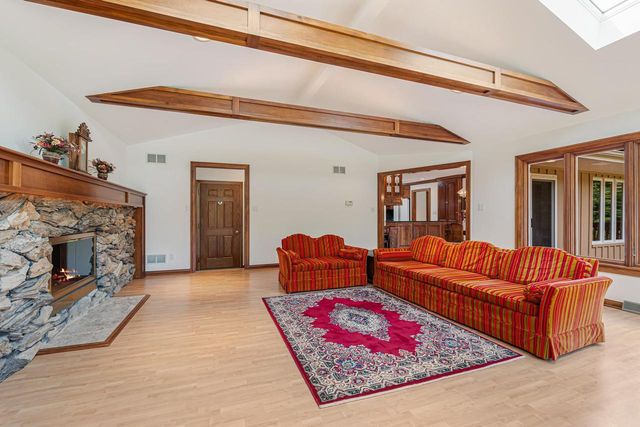 W270S3575 OAK KNOLL DRIVE, Waukesha, WI 53189