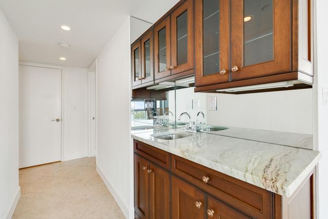 123 LAKESHORE Drive PH45, North Palm Beach, FL 33408