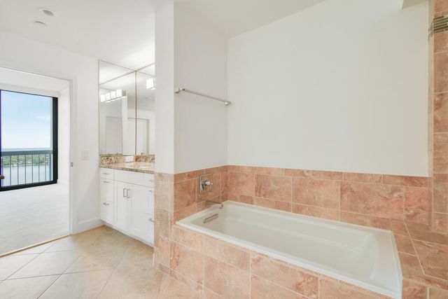 123 LAKESHORE Drive PH45, North Palm Beach, FL 33408
