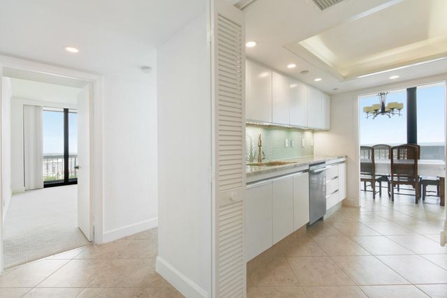 123 LAKESHORE Drive PH45, North Palm Beach, FL 33408