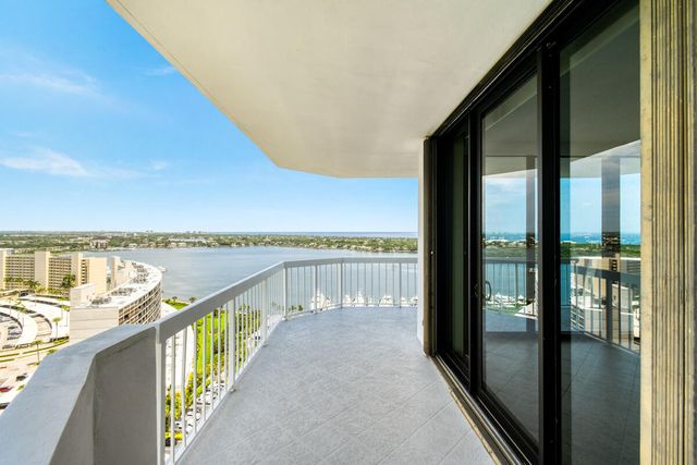 123 LAKESHORE Drive PH45, North Palm Beach, FL 33408