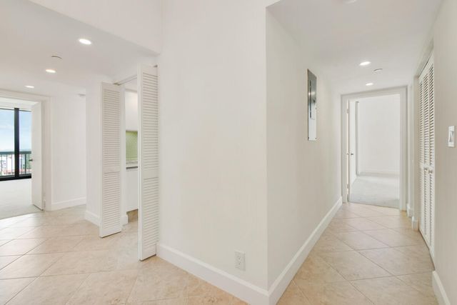 123 LAKESHORE Drive PH45, North Palm Beach, FL 33408
