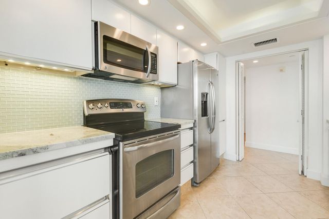 123 LAKESHORE Drive PH45, North Palm Beach, FL 33408