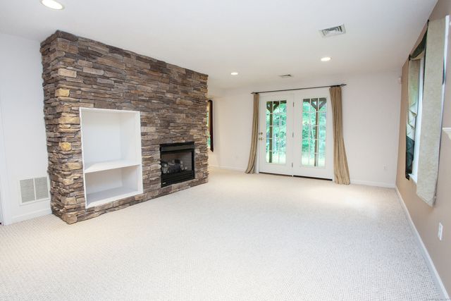 14 Brettonwood Drive 14, Simsbury, CT 06070