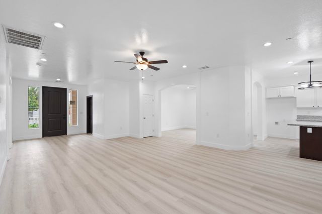 753 N Brundage Avenue, Farmersville, CA 93223