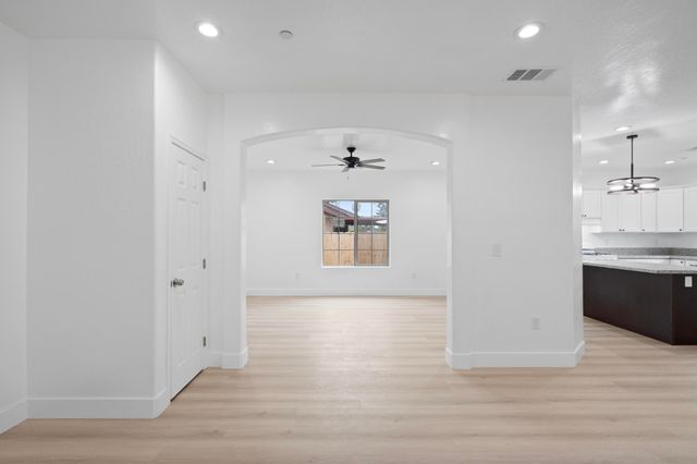 753 N Brundage Avenue, Farmersville, CA 93223