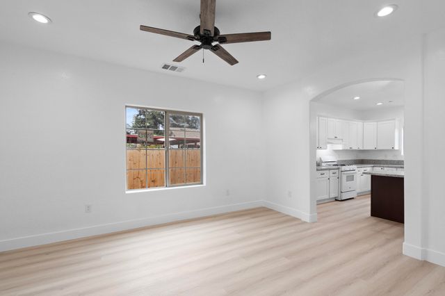 753 N Brundage Avenue, Farmersville, CA 93223