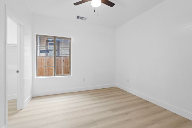 753 N Brundage Avenue, Farmersville, CA 93223