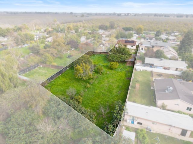 753 N Brundage Avenue, Farmersville, CA 93223