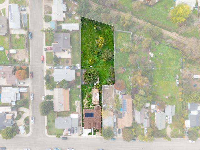 753 N Brundage Avenue, Farmersville, CA 93223