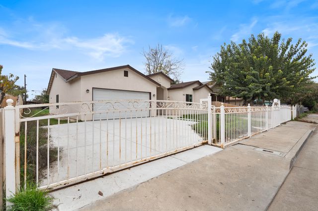 753 N Brundage Avenue, Farmersville, CA 93223