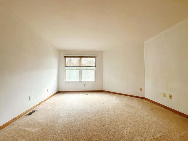 7568 Park Bend Court, Westerville, OH 43082