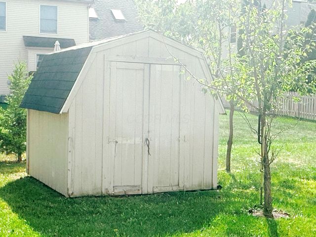 7568 Park Bend Court, Westerville, OH 43082