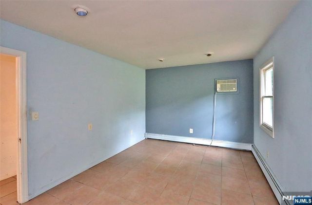 122 Dawes Highway, Pompton Lakes, NJ 07442