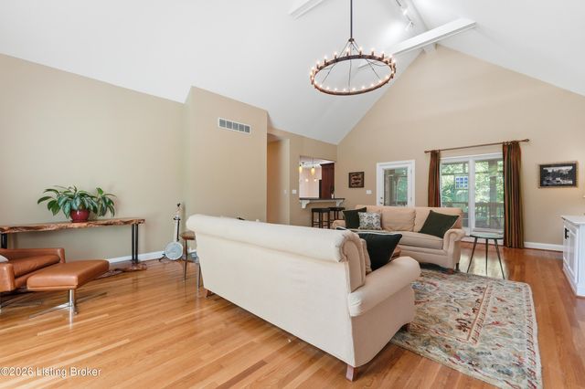 1112 Bentwood Place Ct, Louisville, KY 40207