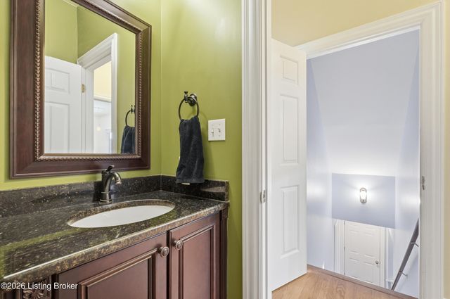 1112 Bentwood Place Ct, Louisville, KY 40207