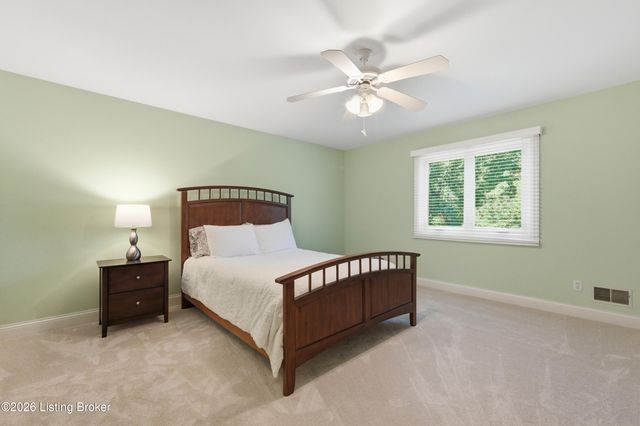1112 Bentwood Place Ct, Louisville, KY 40207