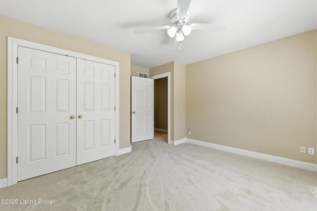 1112 Bentwood Place Ct, Louisville, KY 40207