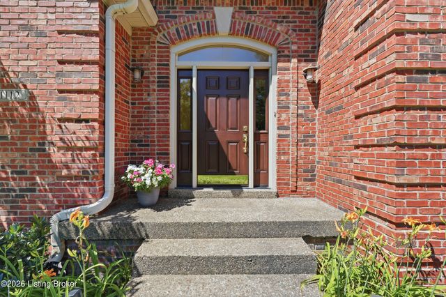 1112 Bentwood Place Ct, Louisville, KY 40207