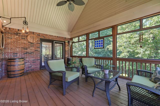 1112 Bentwood Place Ct, Louisville, KY 40207