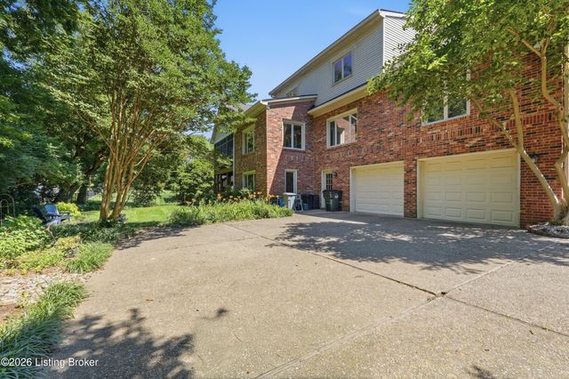 1112 Bentwood Place Ct, Louisville, KY 40207