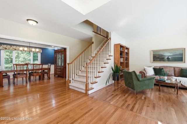 1112 Bentwood Place Ct, Louisville, KY 40207