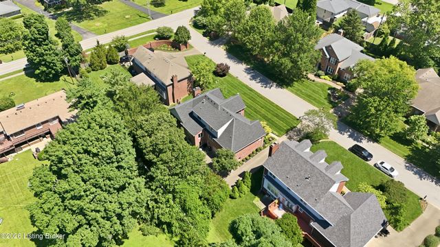 1112 Bentwood Place Ct, Louisville, KY 40207