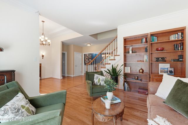 1112 Bentwood Place Ct, Louisville, KY 40207